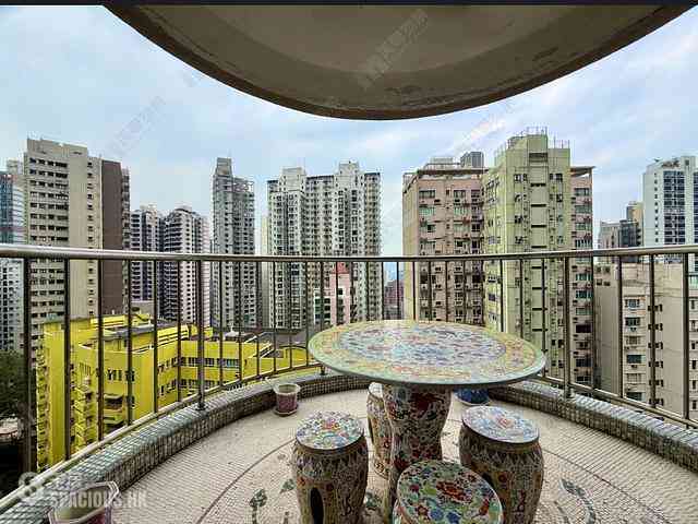 Mid Levels Central - Pearl Gardens 01