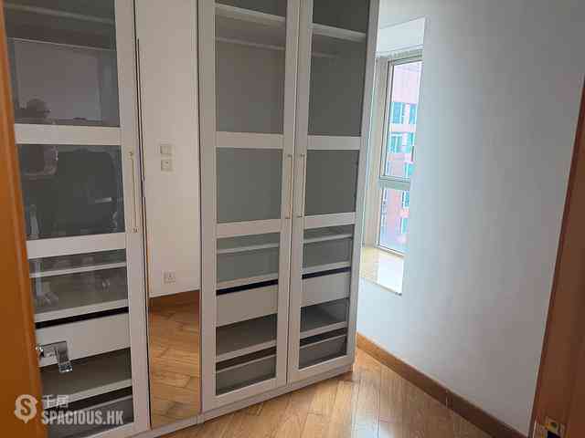 Tai Kok Tsui - Harbour Green Tower 3 07
