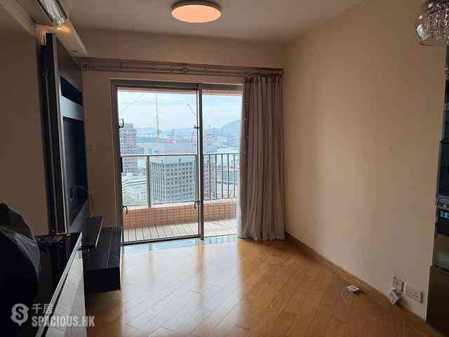Tai Kok Tsui - Harbour Green Tower 6 04