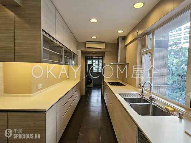 Pok Fu Lam - Baguio Villa Block 42 07