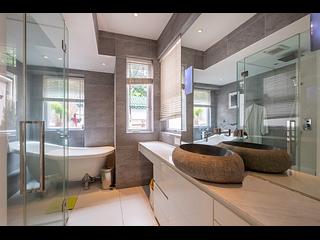 Sheung Wan - 62-64, Queen's Road West 03
