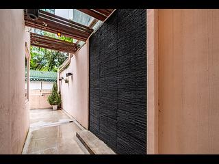 Sheung Wan - 62-64, Queen's Road West 05