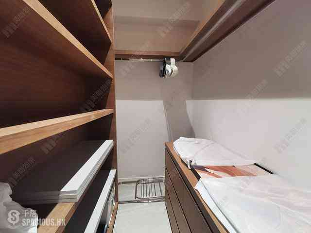 Wan Chai - The Avenue Phase 1 06