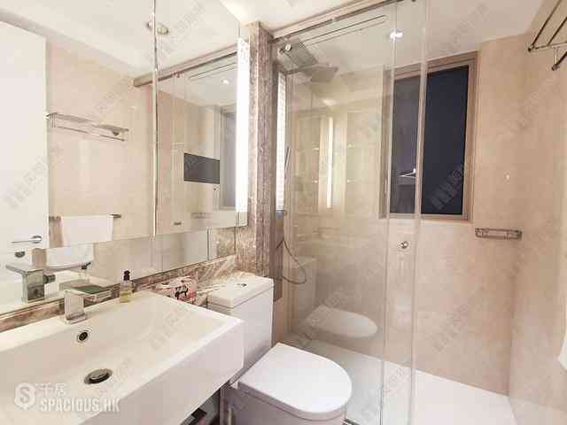 Wan Chai - The Avenue Phase 1 08