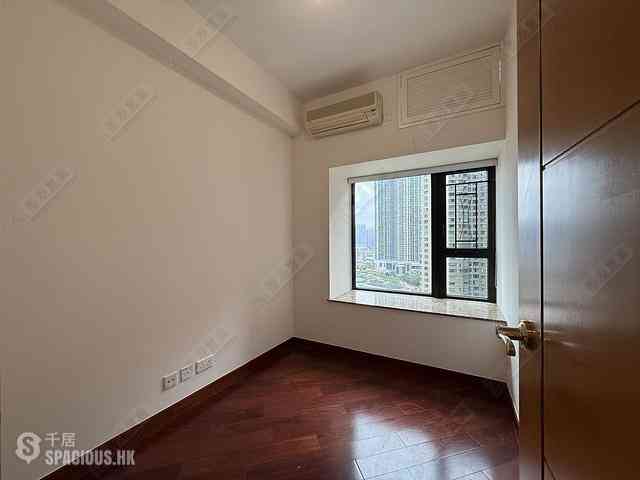 West Kowloon - The Arch Sky Tower (Block 1) 08