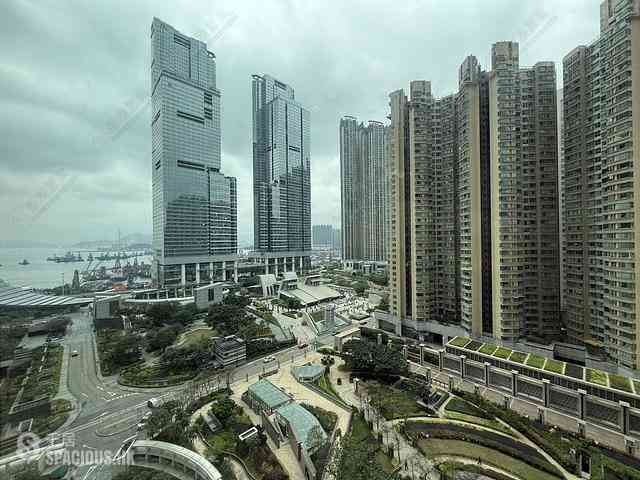 West Kowloon - The Arch Sky Tower (Block 1) 10