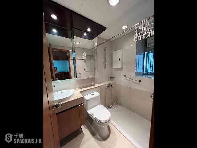 Tung Chung - Coastal Skyline Phase 3 La Rossa Block B (Block 8) 03