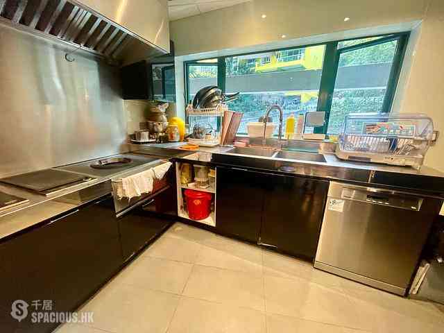 Mid Levels Central - Ivory Court 05