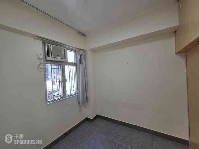 Wan Chai - New Sun House 03