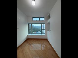 Tung Chung - Coastal Skyline Phase 3 La Rossa Block B (Block 8) 05