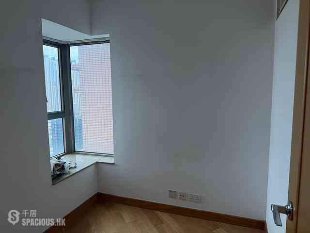 Tai Kok Tsui - Harbour Green Tower 3 03