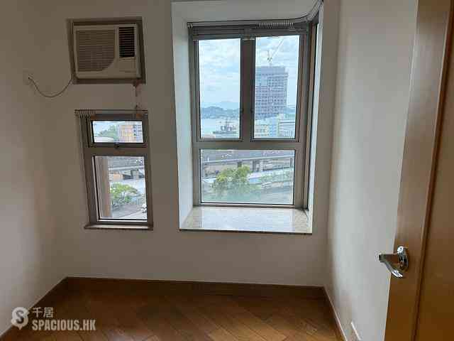 Tai Kok Tsui - Harbour Green Tower 3 07