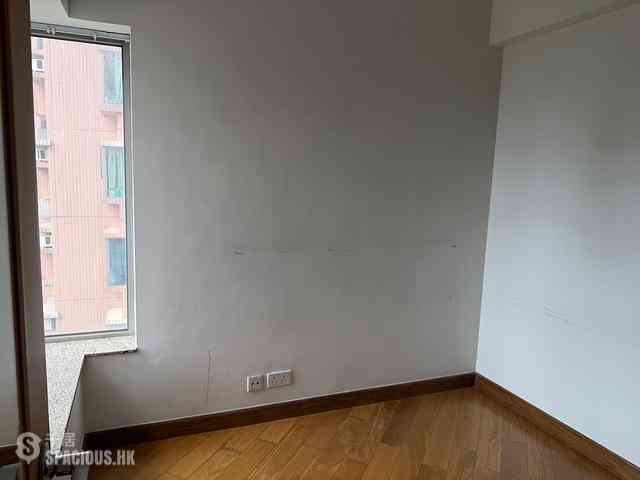 Tai Kok Tsui - Harbour Green Tower 3 09
