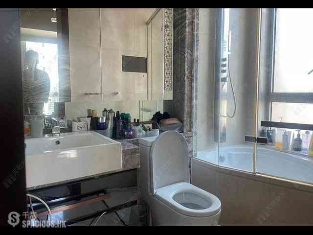 Wan Chai - The Avenue Phase 2 09
