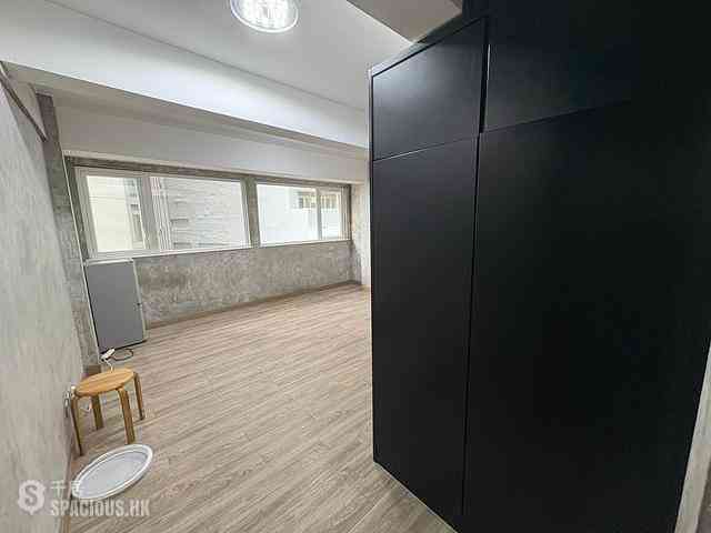 Sheung Wan - 243, Wing Lok Street 08