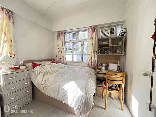 Sai Ying Pun - Hing Hon Building 05