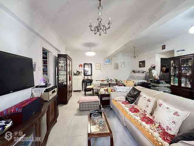 Sai Ying Pun - Hing Hon Building 01