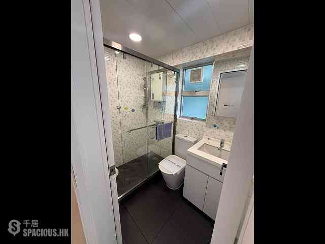 Ap Lei Chau - South Horizons Phase 4 The Oasis Wai King Court (Block 30) 05