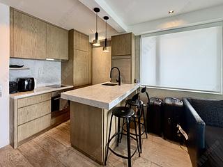 Mid Levels Central - On Fung Building 03