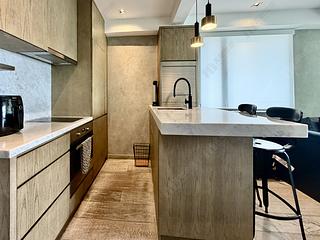 Mid Levels Central - On Fung Building 14