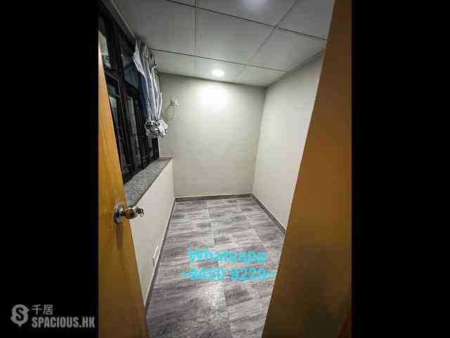 Sheung Wan - 14, Queen's Road West 02