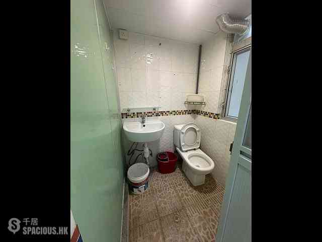 Wan Chai - Hennessy Building 06