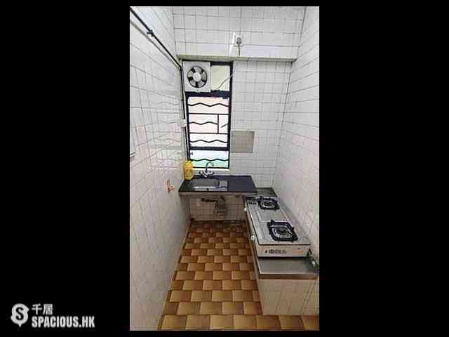 Sai Ying Pun - Hang Fuk Mansion 02