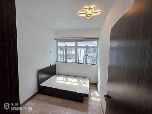 Wan Chai - Ko Wah Building(Go Wah Mansion) 04
