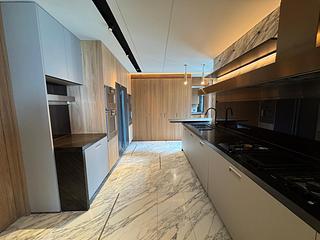 Mid Levels West - The Legacy Phase 1 Tower 2 03