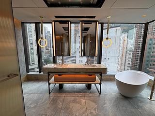Mid Levels West - The Legacy Phase 1 Tower 2 05