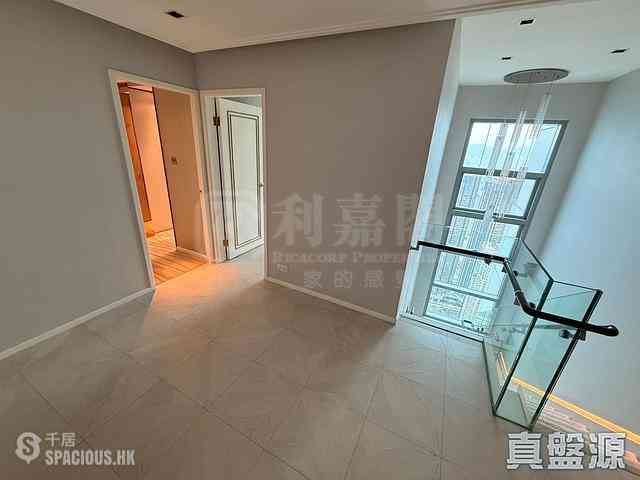 West Kowloon - The Harbourside Block 3 02