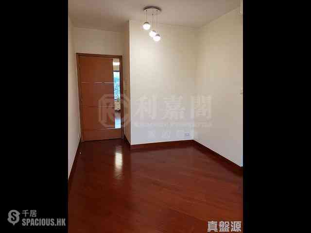 West Kowloon - The Arch Star Tower (Block 2) 02