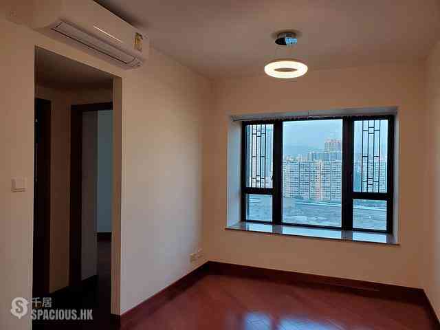 West Kowloon - The Arch Star Tower (Block 2) 01