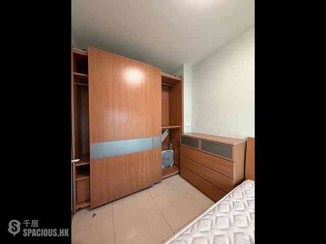 Tung Chung - Coastal Skyline Phase 3 La Rossa Block B (Block 8) 04