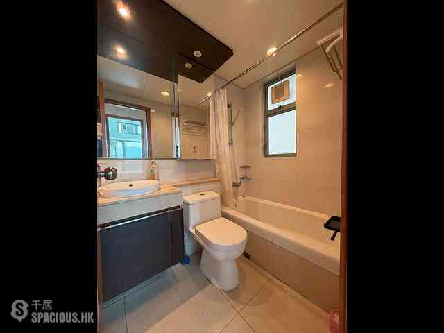 Tung Chung - Coastal Skyline Phase 3 La Rossa Block B (Block 8) 04