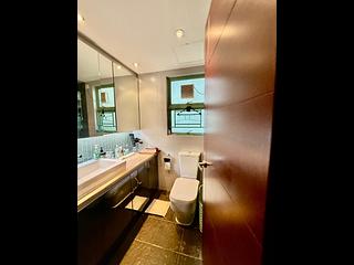 Mid Levels Central - Goldwin Heights 04