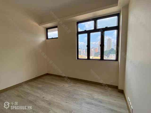 Happy Valley - Yun On Terrace 03