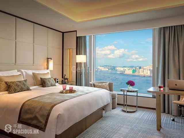 Central - Four Seasons Place 02