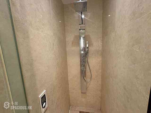 Wan Chai - The Avenue Phase 2 Block 3 08