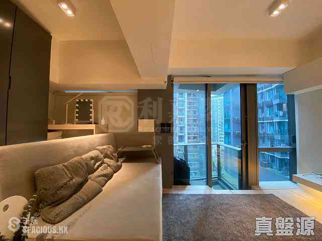 Tseung Kwan O - Twin Peaks Block 2 01