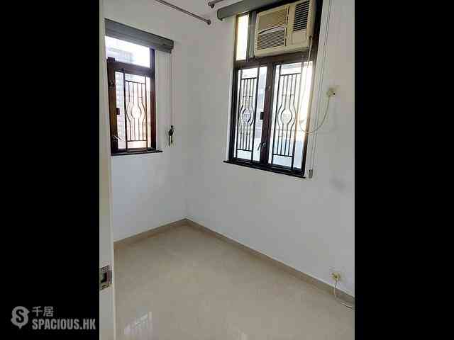 Sai Ying Pun - Good Times Building 08