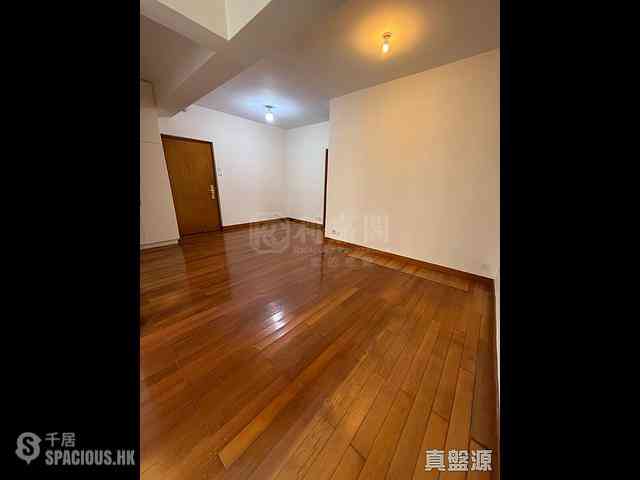 Mid Levels Central - Kings Court 03