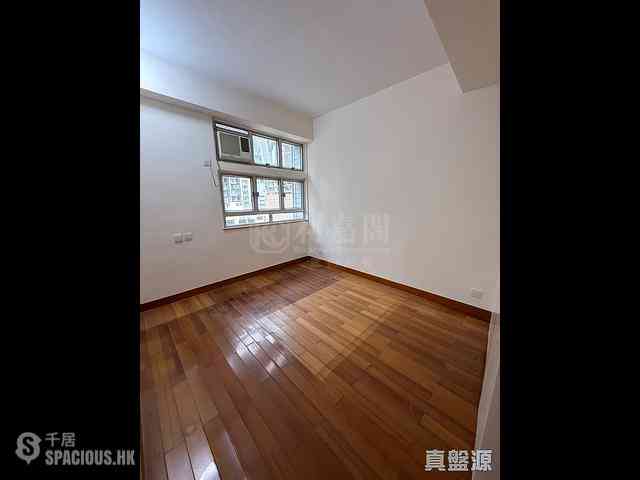 Mid Levels Central - Kings Court 05