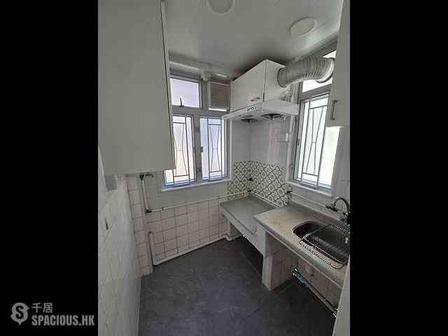 Wan Chai - New Sun House 08