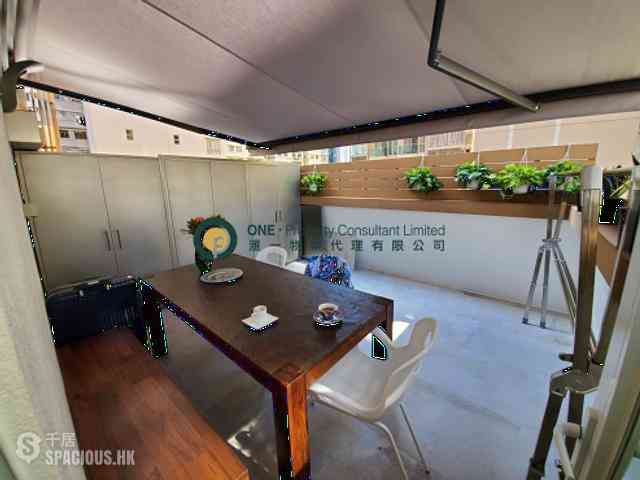 Sai Ying Pun - Fook Moon Building 01
