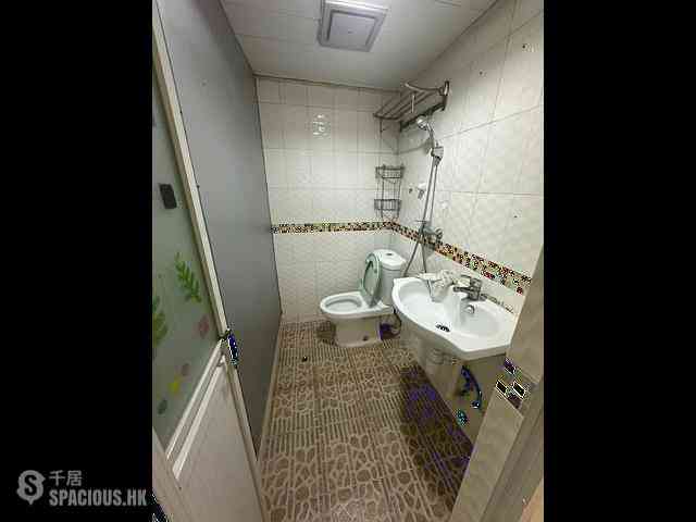 Wan Chai - Hennessy Building 02