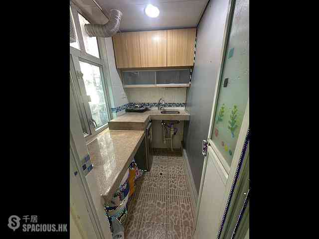Wan Chai - Hennessy Building 04
