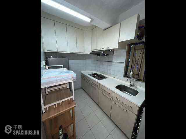Mid Levels West - Hing Wah Mansion Block A 03
