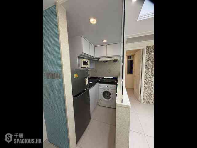 Wan Chai - Tonnochy Towers Block B 08