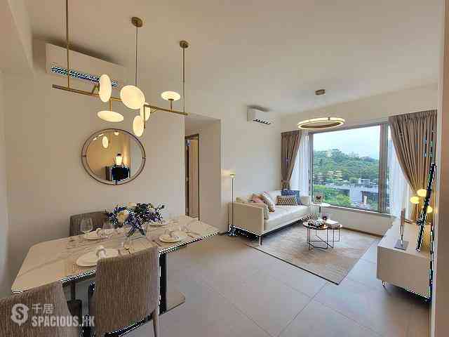 Gold Coast / So Kwun Wat - Grand Jeté 01